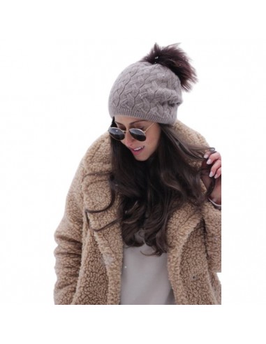 Emma Chunky Knit Winter Hat chez Cornerstreet bien 